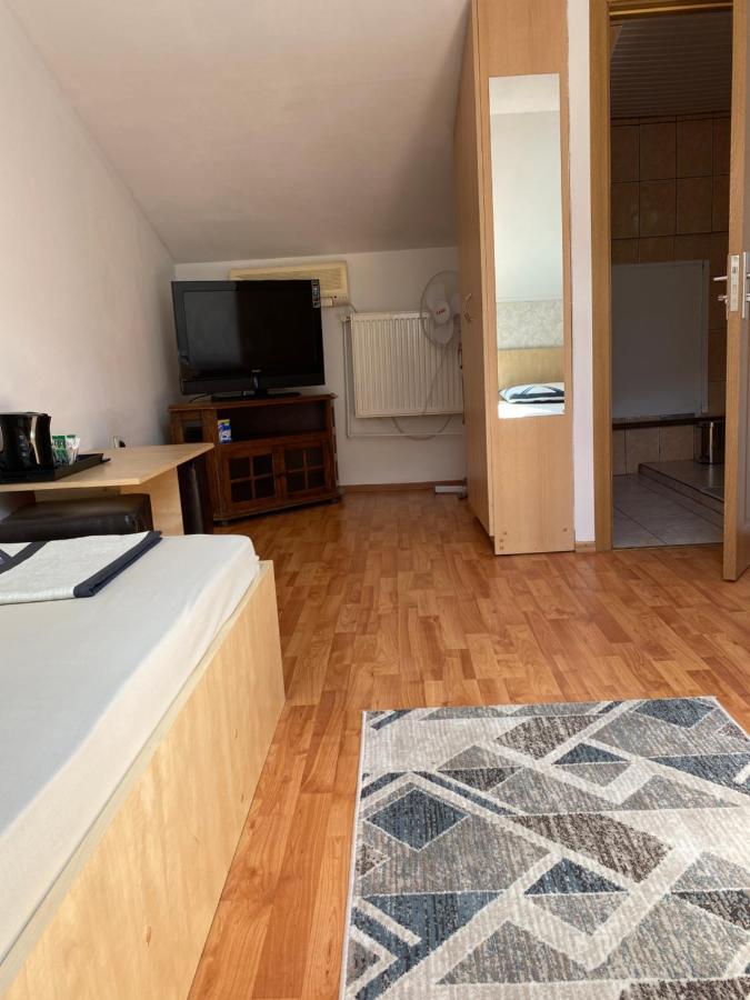 Casa Adriana Hotell Băile Herculane Eksteriør bilde